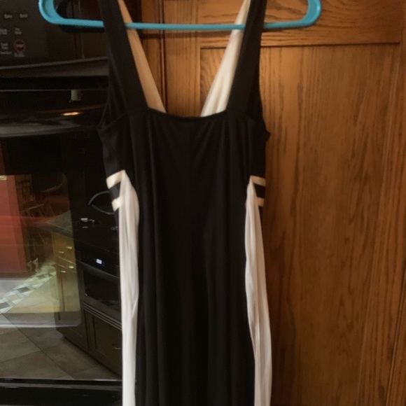 Black and white dress - Picture 2 of 4